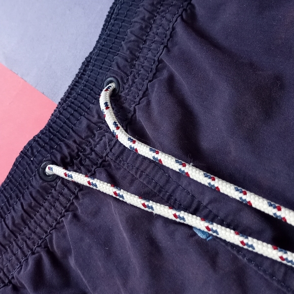 Tommy Hilfiger Whale Embroidered Pattern Short With Liner And Pockets - Picture 4 of 8